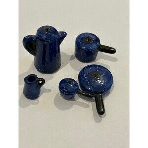 Dollhouse kitchen items